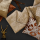Illustration for article titled Add a Touch of Velvet Bedspread to Give Your Living Room Luxurious Vibesem/em